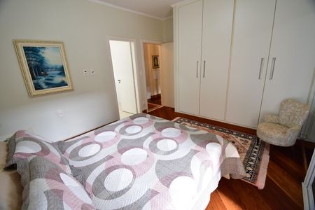 Casa à venda com 310m², 4 quartos e 4 vagasQuarto 4 - Suíte