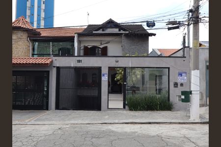 Casa à venda com 440m², 4 quartos e 15 vagasFachada e portão