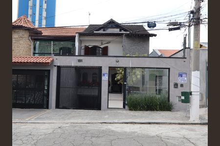 Casa à venda com 440m², 4 quartos e 15 vagasFachada e portão