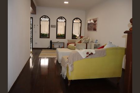 Casa à venda com 440m², 4 quartos e 15 vagasSala