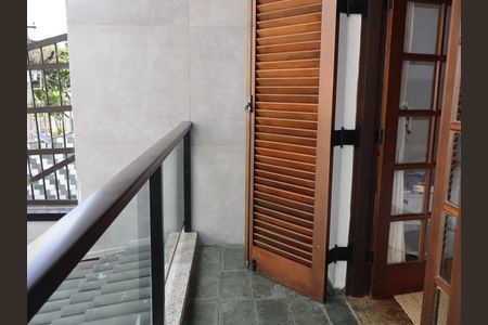 Casa à venda com 440m², 4 quartos e 15 vagasVaranda da suíte