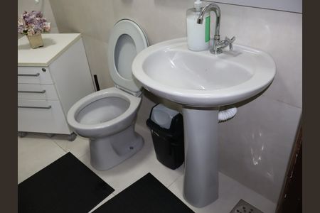 Casa à venda com 440m², 4 quartos e 15 vagasBanheiro de serviço