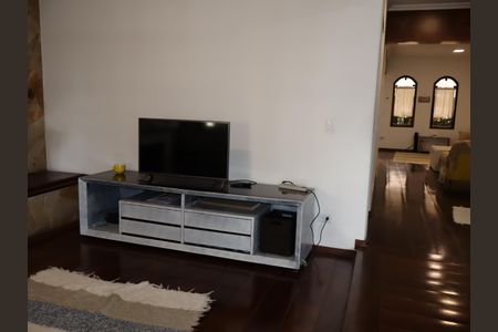 Casa à venda com 440m², 4 quartos e 15 vagasSala de TV