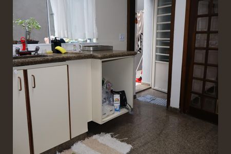 Casa à venda com 440m², 4 quartos e 15 vagasCozinha