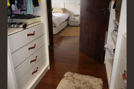 Casa à venda com 440m², 4 quartos e 15 vagasCloset