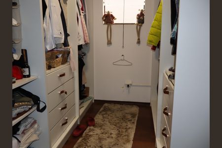 Casa à venda com 440m², 4 quartos e 15 vagasCloset