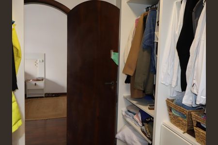 Casa à venda com 440m², 4 quartos e 15 vagasCloset