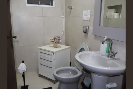 Casa à venda com 440m², 4 quartos e 15 vagasBanheiro de serviço