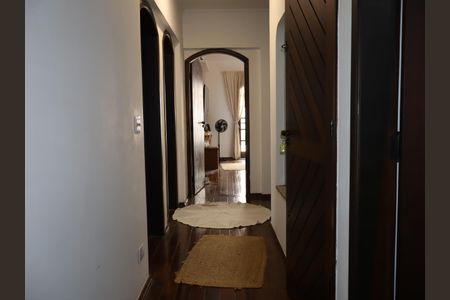 Casa à venda com 440m², 4 quartos e 15 vagasCorredor