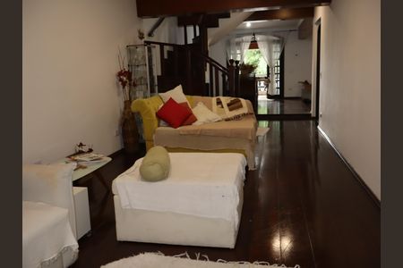 Casa à venda com 440m², 4 quartos e 15 vagasSala