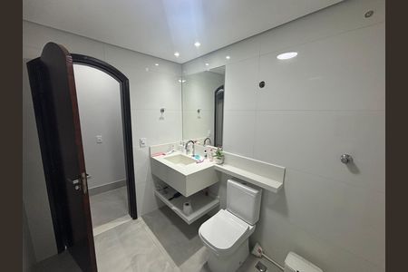 Casa para alugar com 313m², 3 quartos e 1 vagaBanheiro 