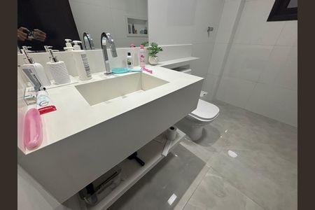 Casa para alugar com 313m², 3 quartos e 1 vagaBanheiro 