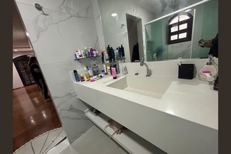 Casa para alugar com 313m², 3 quartos e 1 vagaBanheiro 