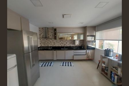 Casa de Condomínio à venda com 3 quartos, 320m² em Vargem Pequena, Rio de Janeiro