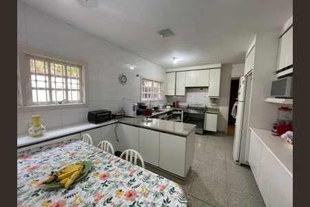 Casa de condomínio à venda com 450m², 4 quartos e 3 vagas