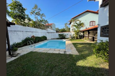 Casa de condomínio à venda com 450m², 4 quartos e 3 vagas