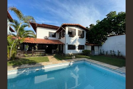 Casa de condomínio à venda com 450m², 4 quartos e 3 vagas