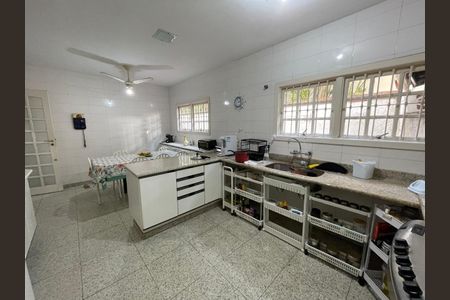 Casa de condomínio à venda com 450m², 4 quartos e 3 vagas