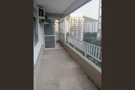 Apartamento para alugar com 120m², 3 quartos e 1 vaga Apartamento para alugar com 120m², 3 quartos e 1 vagaVaranda