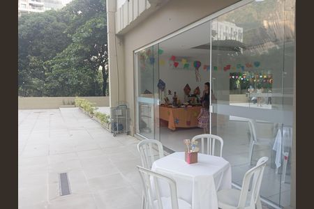 Apartamento para alugar com 120m², 3 quartos e 1 vaga Apartamento para alugar com 120m², 3 quartos e 1 vagaÁrea comum - Salão de festas