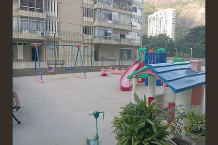 Apartamento para alugar com 120m², 3 quartos e 1 vaga Apartamento para alugar com 120m², 3 quartos e 1 vagaÁrea comum - Playground