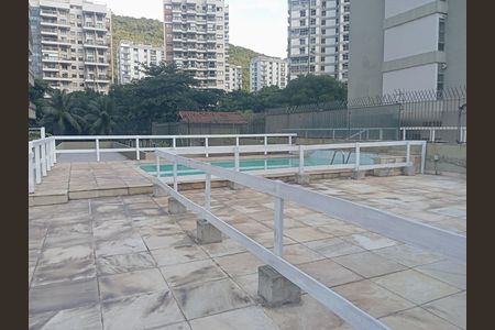 Apartamento para alugar com 120m², 3 quartos e 1 vaga Apartamento para alugar com 120m², 3 quartos e 1 vagaÁrea comum - Piscina