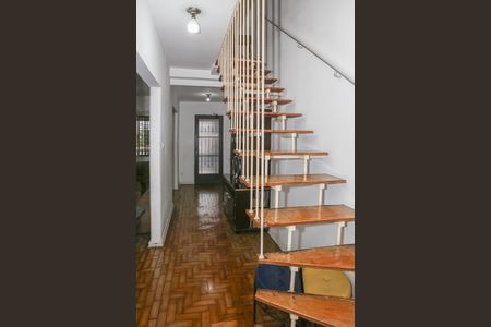 Escada de casa à venda com 4 quartos, 150m² em Perdizes, São Paulo