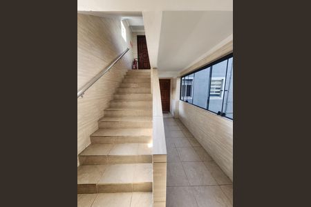 Escada de apartamento à venda com 2 quartos, 60m² em Vila Sabrina, São Paulo