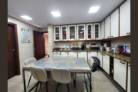 Casa de condomínio à venda com 800m², 6 quartos e 2 vagas