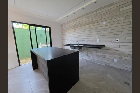 Casa de condomínio à venda com 250m², 4 quartos e 2 vagas
