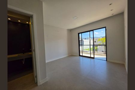 Casa de condomínio à venda com 250m², 4 quartos e 2 vagas