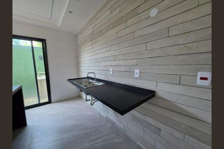 Casa de condomínio à venda com 250m², 4 quartos e 2 vagas
