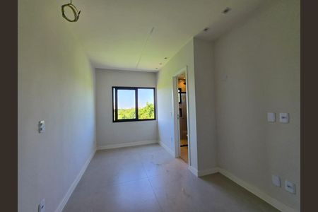 Casa de condomínio à venda com 250m², 4 quartos e 2 vagas