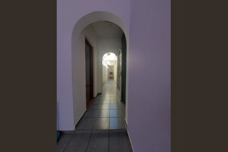 CORREDOR INTERNO de casa à venda com 4 quartos, 238m² em Jardim D’abril, Osasco