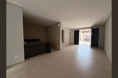 Foto 03 de casa à venda com 3 quartos, 130m² em Ouro Preto, Belo Horizonte