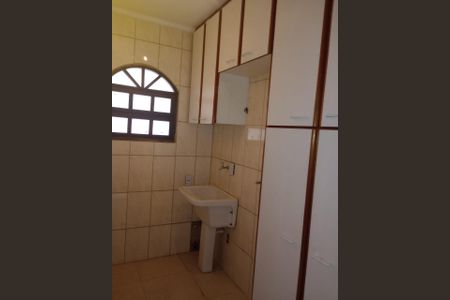 Casa à venda com 168m², 3 quartos e 2 vagas Casa à venda com 168m², 3 quartos e 2 vagasLAVANDERIA