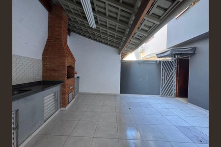 Casa à venda com 230m², 3 quartos e 2 vagas Casa à venda com 230m², 3 quartos e 2 vagasQuintal