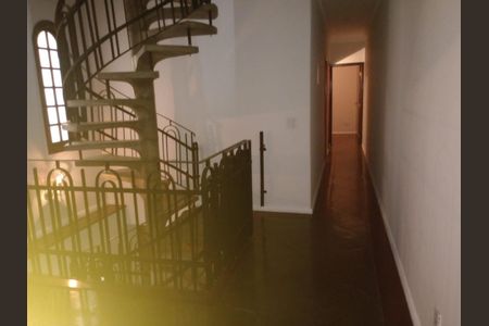 Casa à venda com 168m², 3 quartos e 2 vagas Casa à venda com 168m², 3 quartos e 2 vagasAREA INTERNA