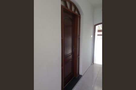 Casa à venda com 168m², 3 quartos e 2 vagas Casa à venda com 168m², 3 quartos e 2 vagasCORREDOR EXTERNO
