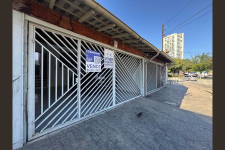 Casa à venda com 230m², 3 quartos e 2 vagas Casa à venda com 230m², 3 quartos e 2 vagasFachada