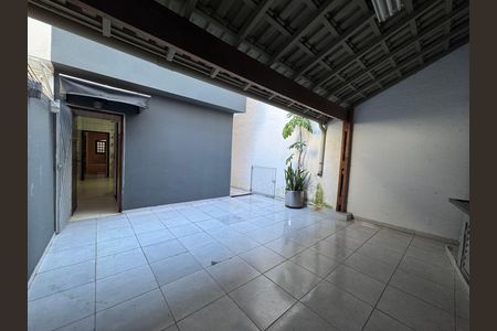 Casa à venda com 230m², 3 quartos e 2 vagas Casa à venda com 230m², 3 quartos e 2 vagasQuintal