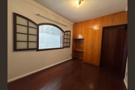 Casa à venda com 230m², 3 quartos e 2 vagas Casa à venda com 230m², 3 quartos e 2 vagasQuarto 2