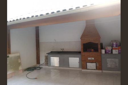 Casa à venda com 168m², 3 quartos e 2 vagas Casa à venda com 168m², 3 quartos e 2 vagasAREA EXTERNA
