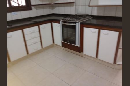 Casa à venda com 168m², 3 quartos e 2 vagas Casa à venda com 168m², 3 quartos e 2 vagasCOZINHA