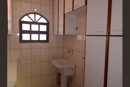 Casa à venda com 168m², 3 quartos e 2 vagas Casa à venda com 168m², 3 quartos e 2 vagasLAVANDERIA