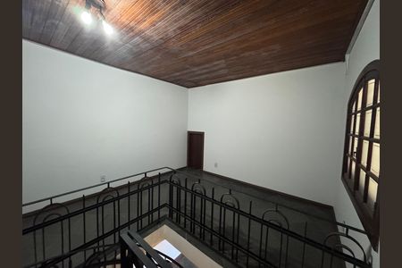 Casa à venda com 230m², 3 quartos e 2 vagas Casa à venda com 230m², 3 quartos e 2 vagasSotão