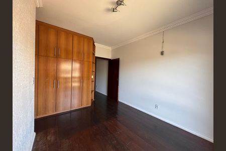 Casa à venda com 230m², 3 quartos e 2 vagas Casa à venda com 230m², 3 quartos e 2 vagasSuíte