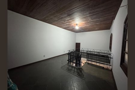 Casa à venda com 230m², 3 quartos e 2 vagas Casa à venda com 230m², 3 quartos e 2 vagasSotão