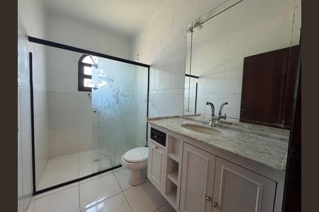 Casa à venda com 230m², 3 quartos e 2 vagas Casa à venda com 230m², 3 quartos e 2 vagasBanheiro da Suíte