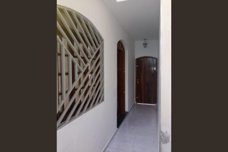 Casa à venda com 168m², 3 quartos e 2 vagas Casa à venda com 168m², 3 quartos e 2 vagasCORREDOR EXTERNO